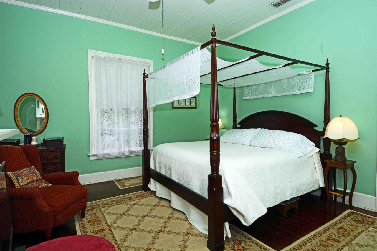 1872 Denham Inn 몬티첼로 외부 사진