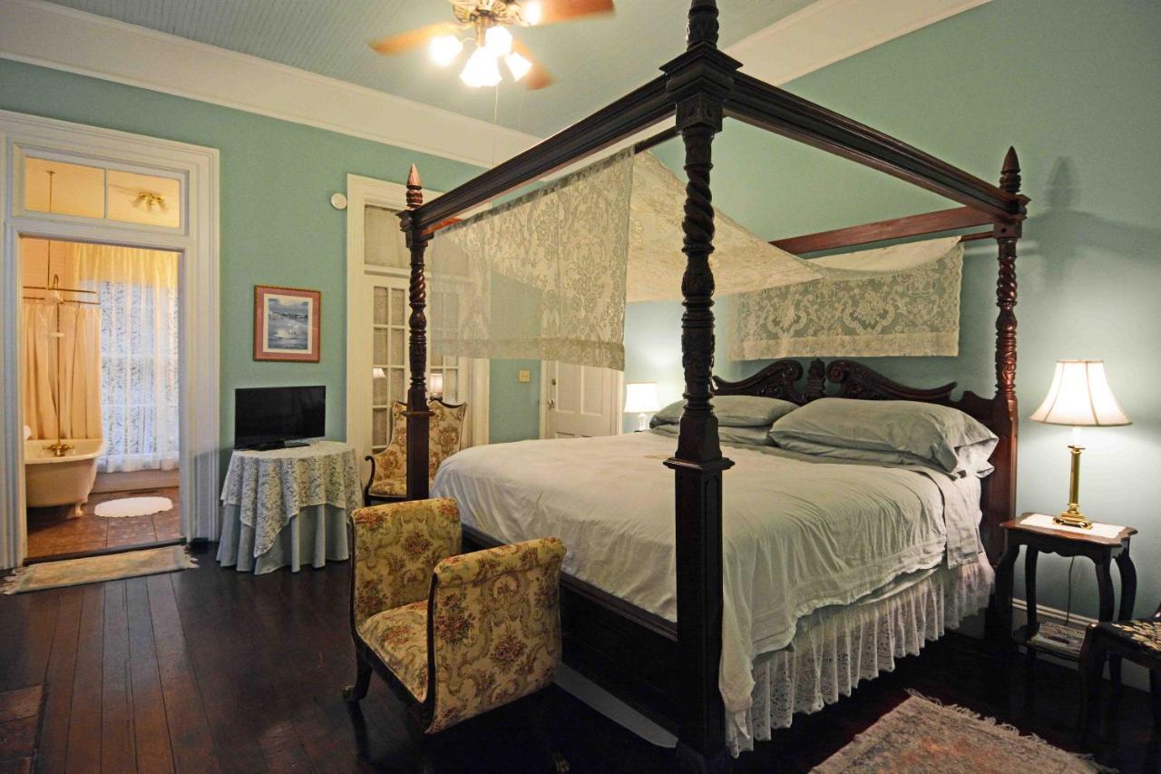 1872 Denham Inn 몬티첼로 외부 사진